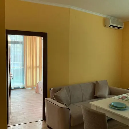 Sunny Cozy Apartment Primorsko